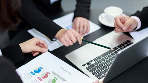 代账这碗饭还香不？AI杀进会计圈，咱老会计的路咋走？